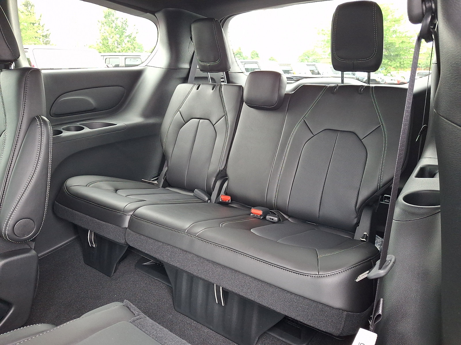 New 2026 Chrysler Pacifica Select AWD/4WD image 7