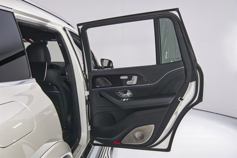Used 2024 Mercedes-Benz Maybach GLS 600 4MATIC image 36