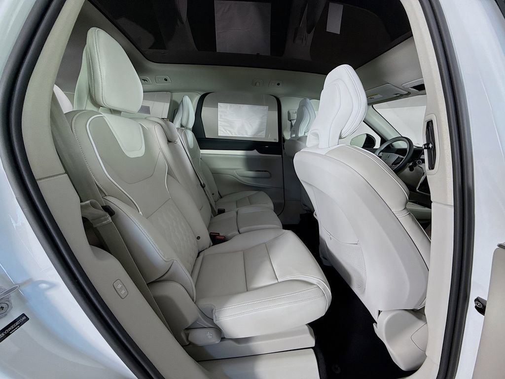 New 2025 Volvo EX90 Plus w/ Protection Package Premier image 28