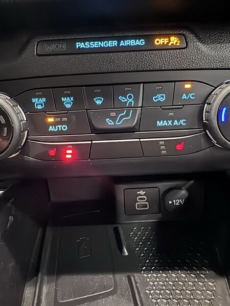 Used 2014 Land Rover Range Rover HSE image 18