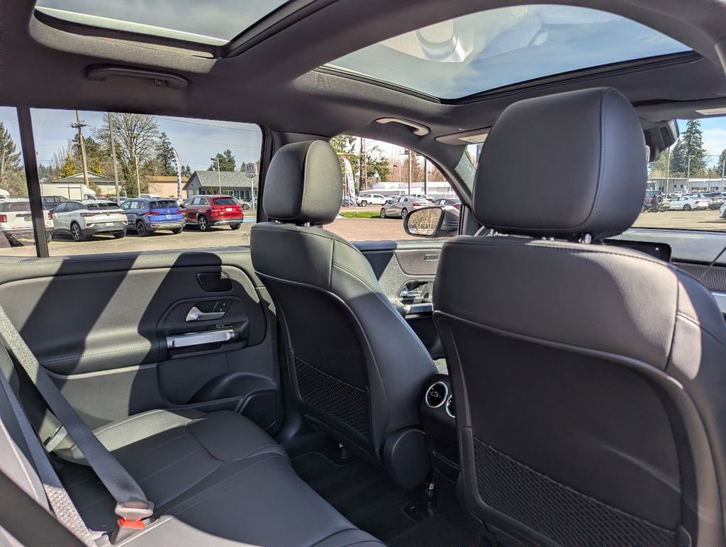 Used 2022 Mercedes-Benz EQB 350 4MATIC image 34