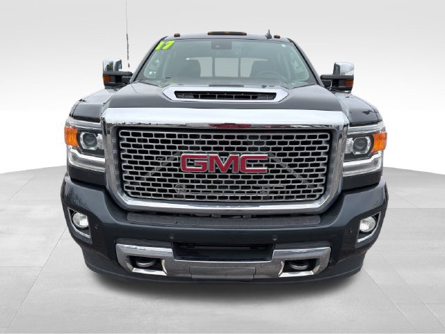 Used 2017 GMC Sierra 3500 Denali w/ Duramax Plus Package AWD/4WD image 2