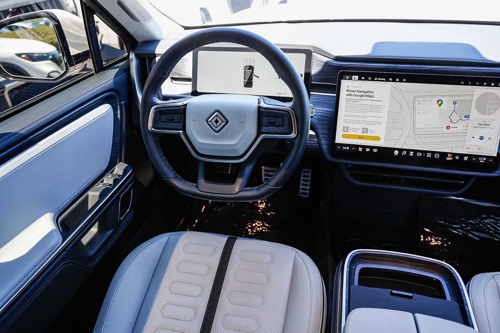 Used 2024 Rivian R1S Adventure AWD/4WD image 14