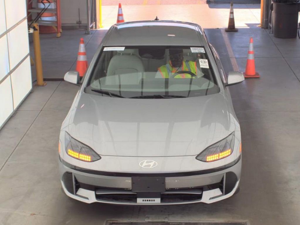Used 2023 Hyundai Ioniq 6 SEL AWD/4WD image 2