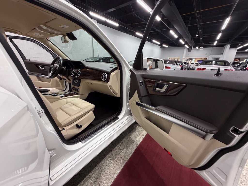 Used 2013 Mercedes-Benz GLK 350 4MATIC image 32