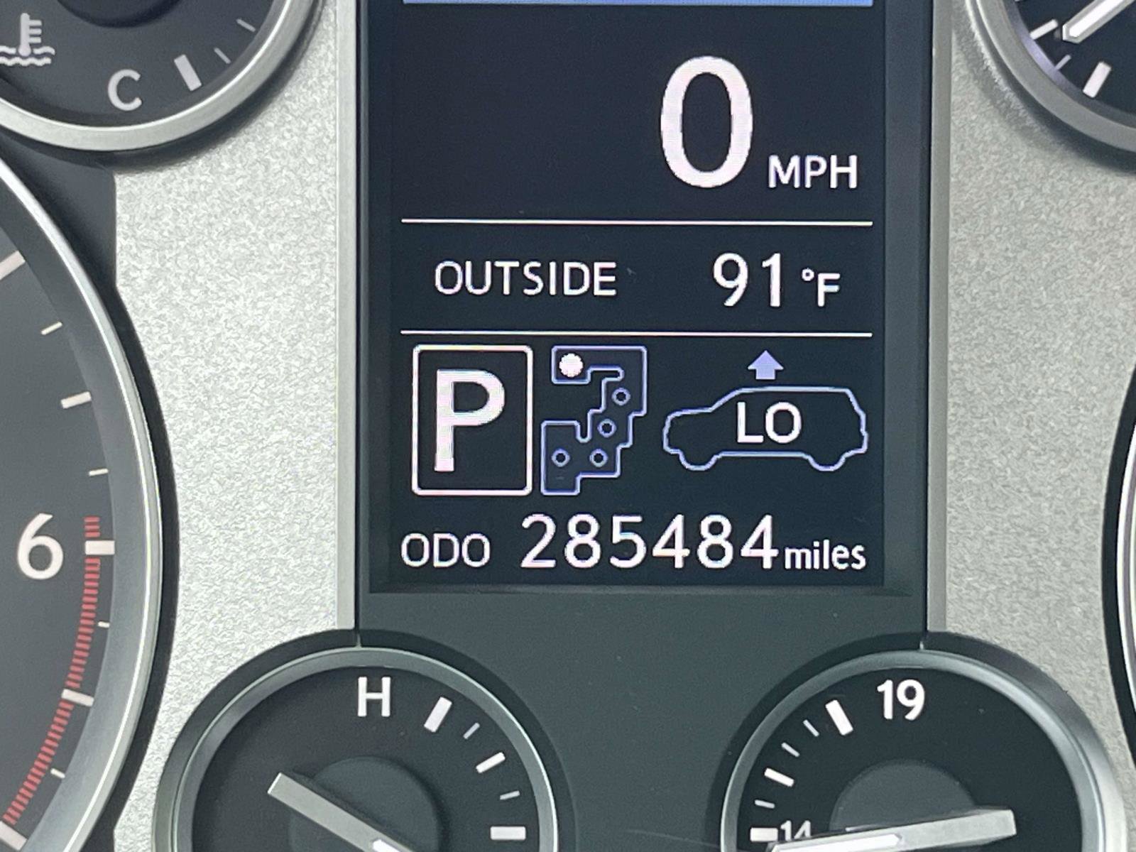 Used 2015 Lexus LX 570 4WD image 29