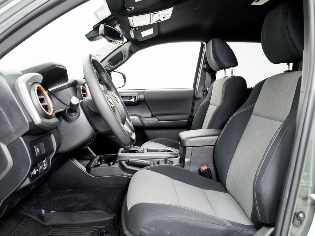 Used 2021 Toyota Tacoma TRD Sport AWD/4WD image 7