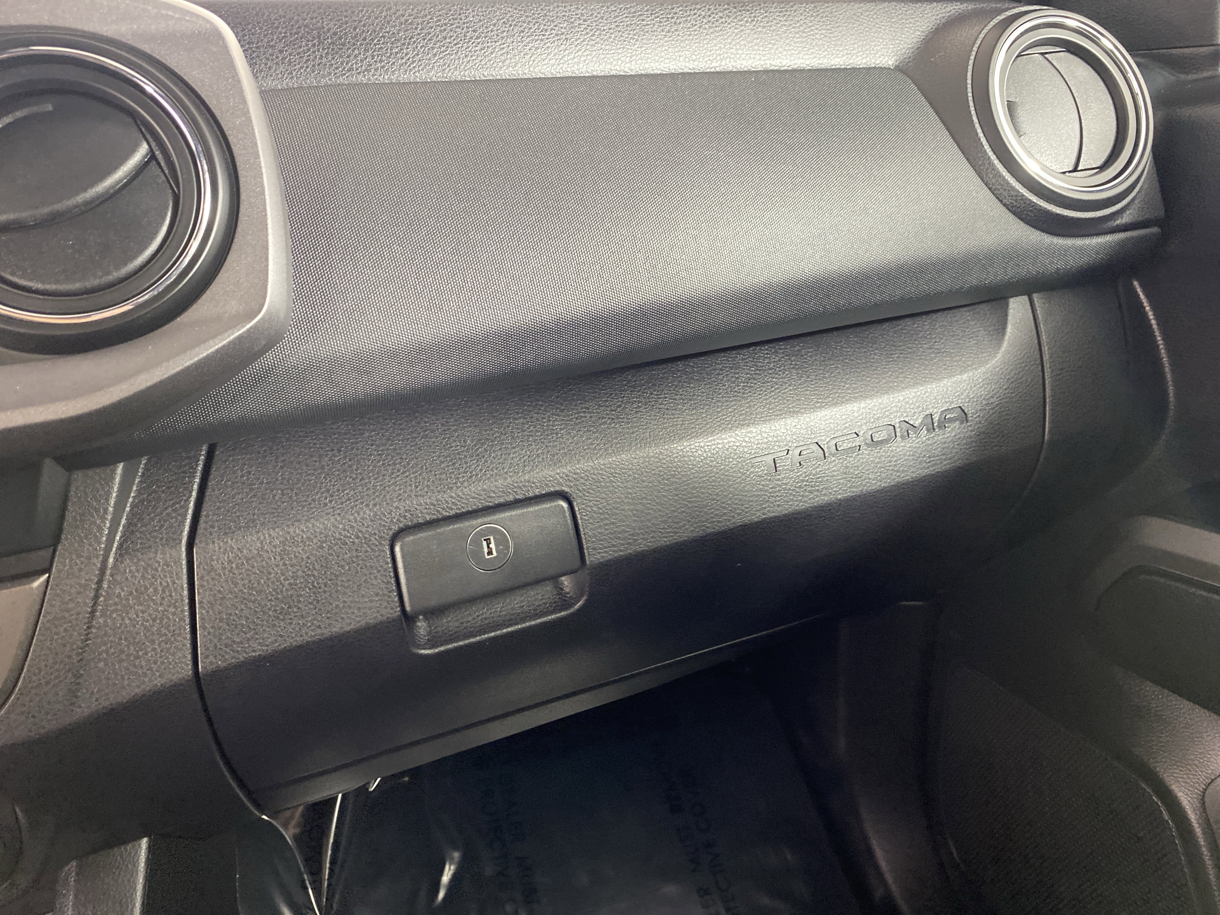 Used 2019 Toyota Tacoma TRD Off-Road AWD/4WD image 30