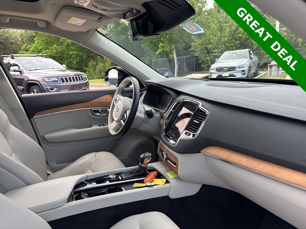 Used 2022 Volvo XC90 T6 Momentum w/ Advanced Package image 13