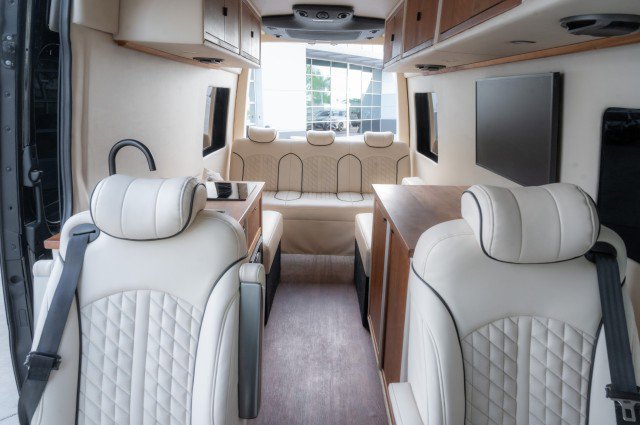 Used 2020 Mercedes-Benz Sprinter 2500 image 13