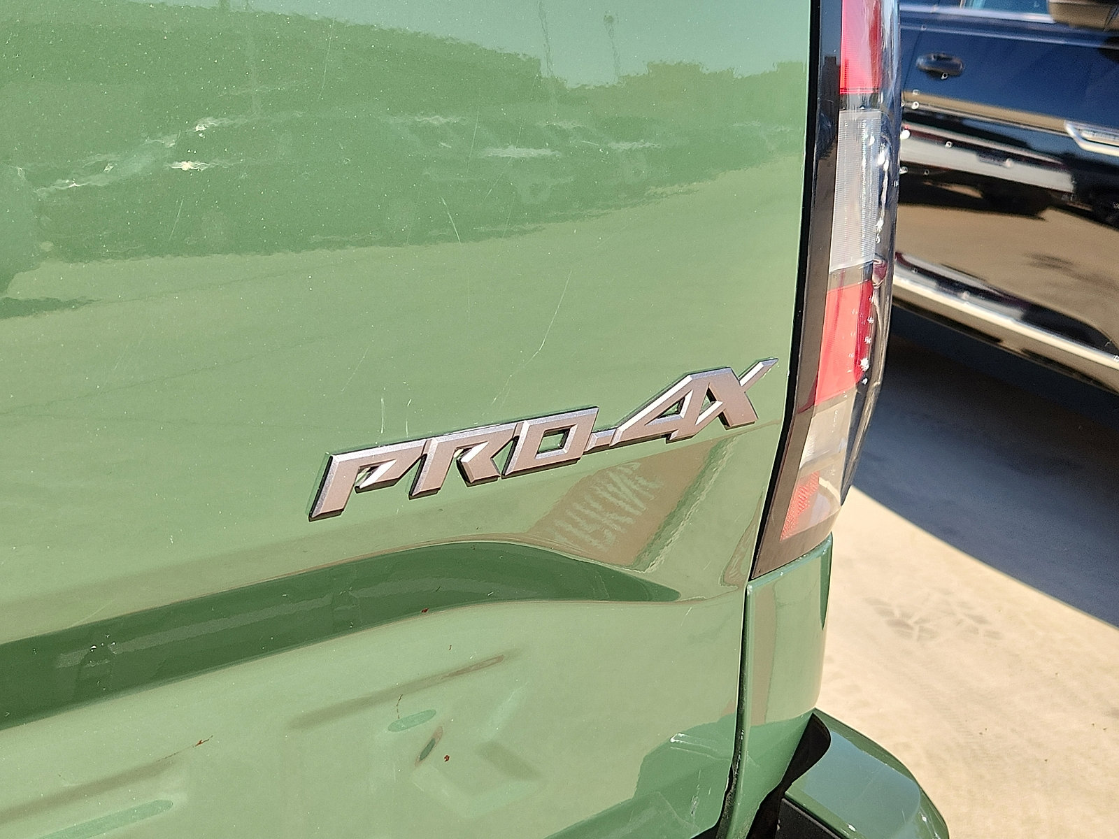 Used 2022 Nissan Frontier PRO-4X image 10