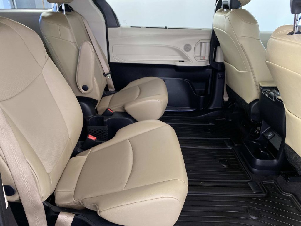 Used 2024 Toyota Sienna XLE w/ XLE Plus Package AWD/4WD image 11