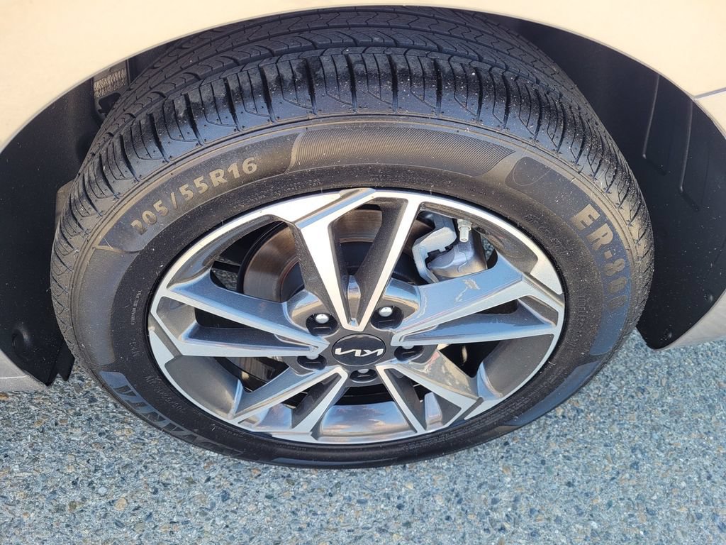 Used 2023 Kia Forte LXS image 22