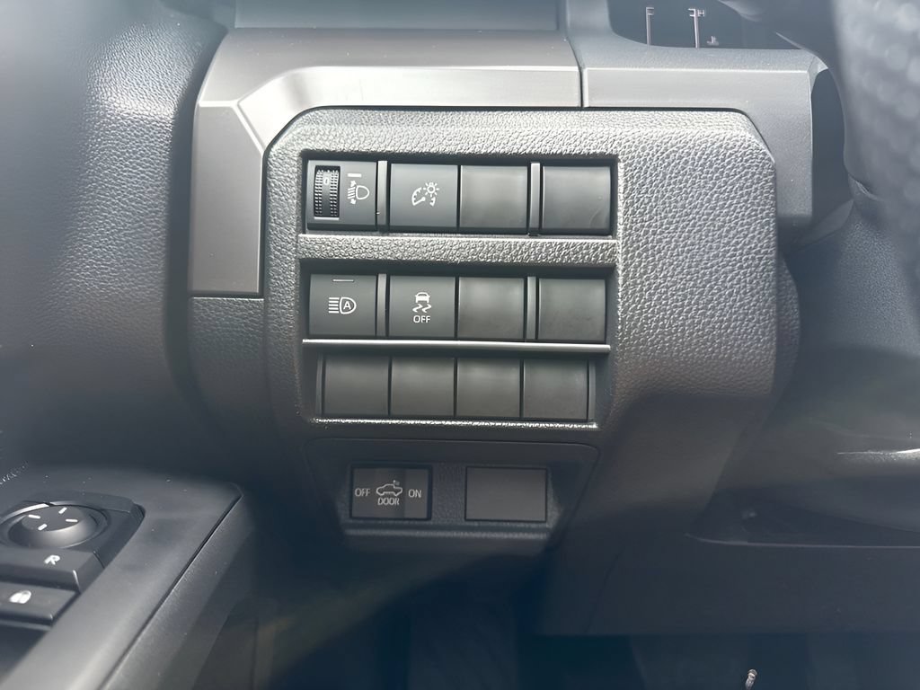 Used 2025 Toyota Tacoma SR5 AWD/4WD image 22