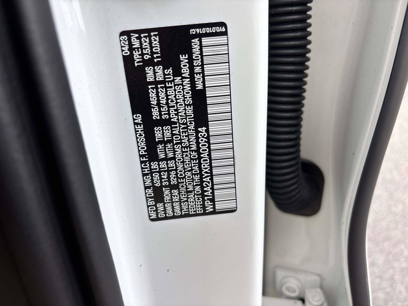 Used 2024 Porsche Cayenne image 27