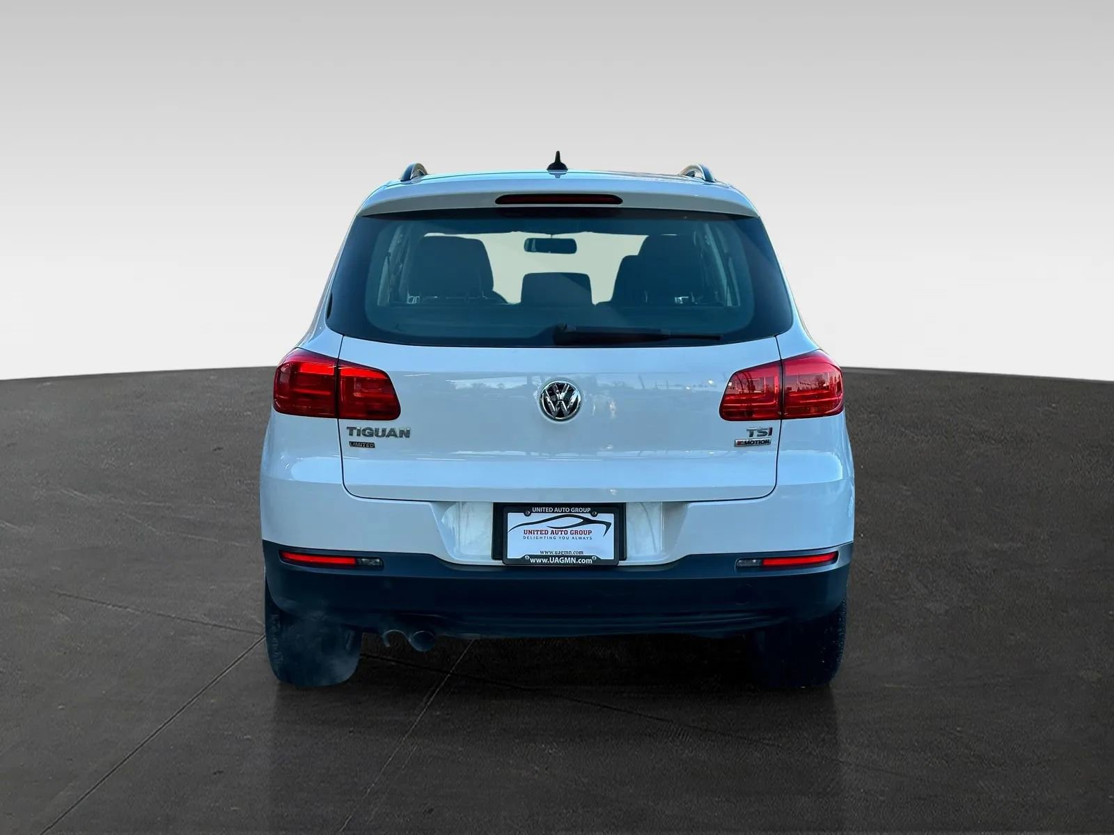 Used 2017 Volkswagen Tiguan Limited w/ Premium Package image 6