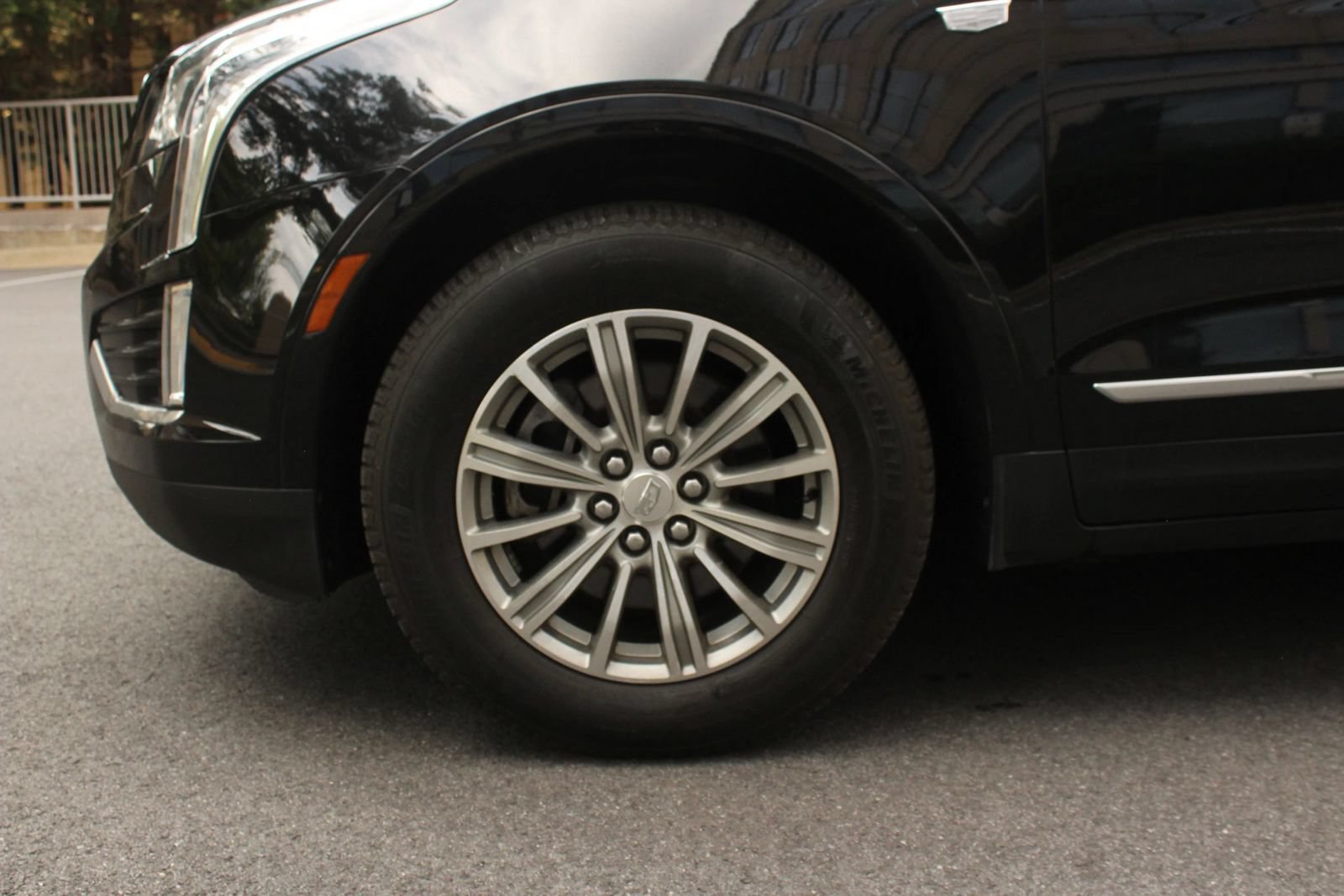 Used 2018 Cadillac XT5 Luxury w/ Driver Awareness Package FWD image 10