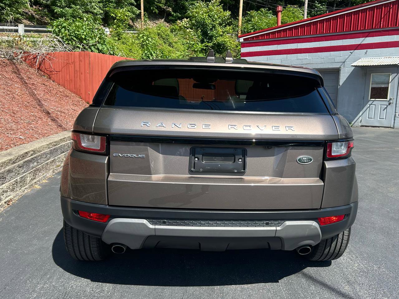 Used 2018 Land Rover Range Rover Evoque SE AWD/4WD image 4