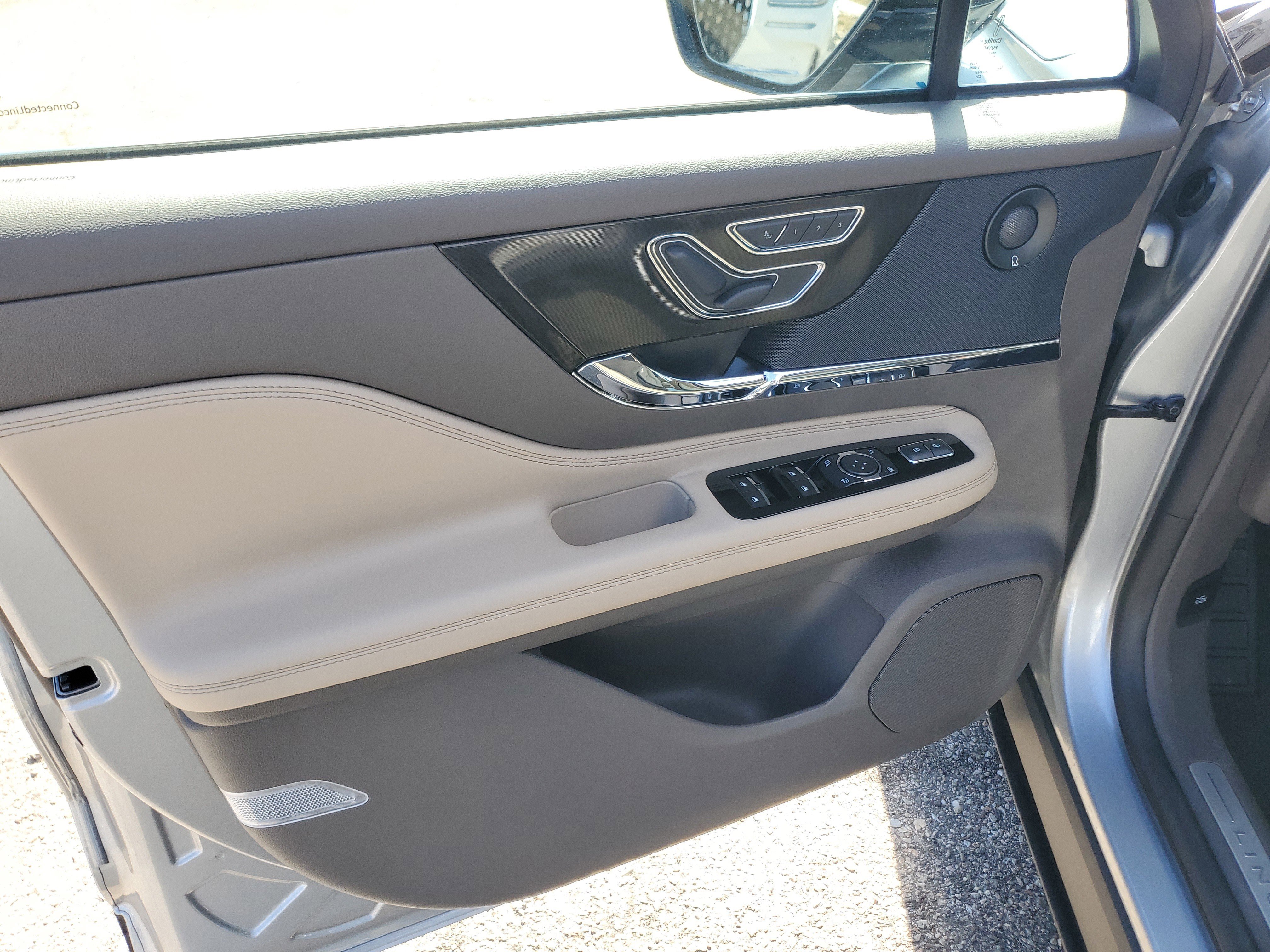 Certified 2024 Lincoln Corsair Reserve w/ Equipment Group 202A AWD/4WD image 10