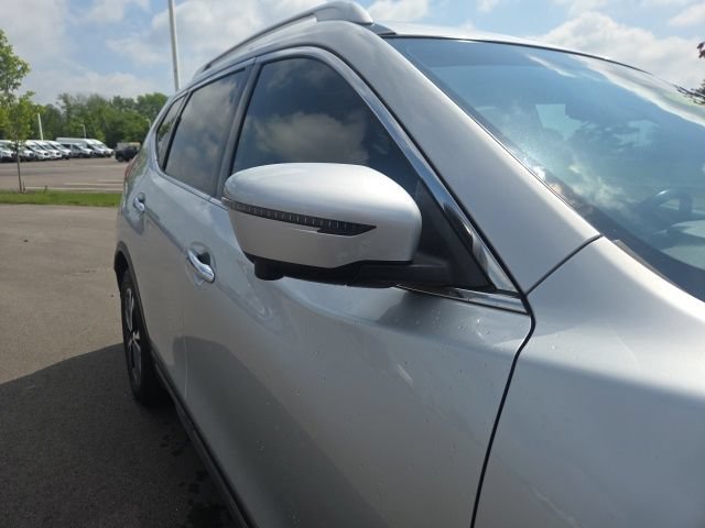 Used 2017 Nissan Rogue SL w/ SL Premium Package FWD image 5