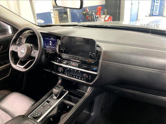 Certified 2025 Nissan Pathfinder Platinum w/ Cargo Package AWD/4WD image 14