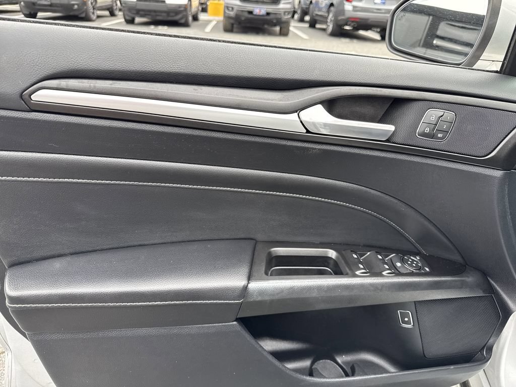 Used 2019 Ford Fusion Energi Titanium FWD image 10