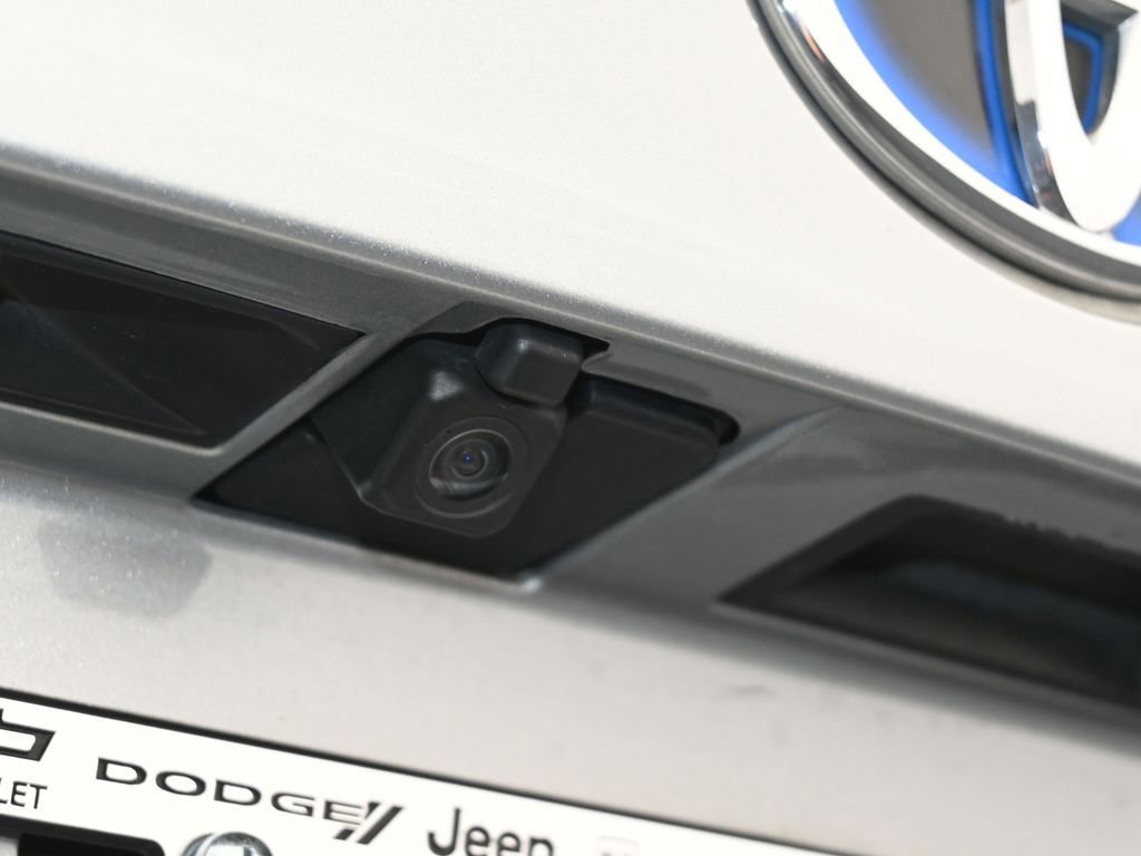 Used 2023 Toyota Highlander LE image 40