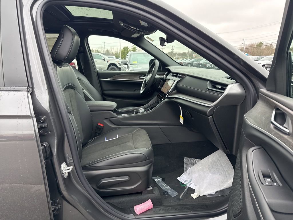 New 2026 Jeep Grand Cherokee Altitude image 29