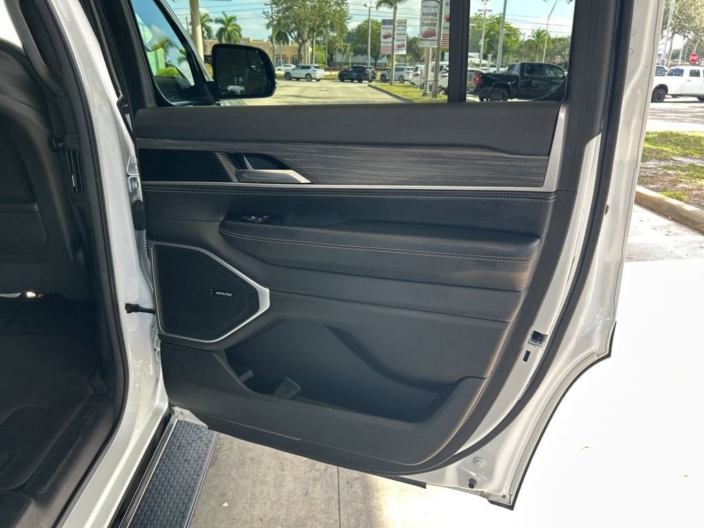 Used 2023 Jeep Wagoneer Series III w/ Preferred Equipment Group image 36