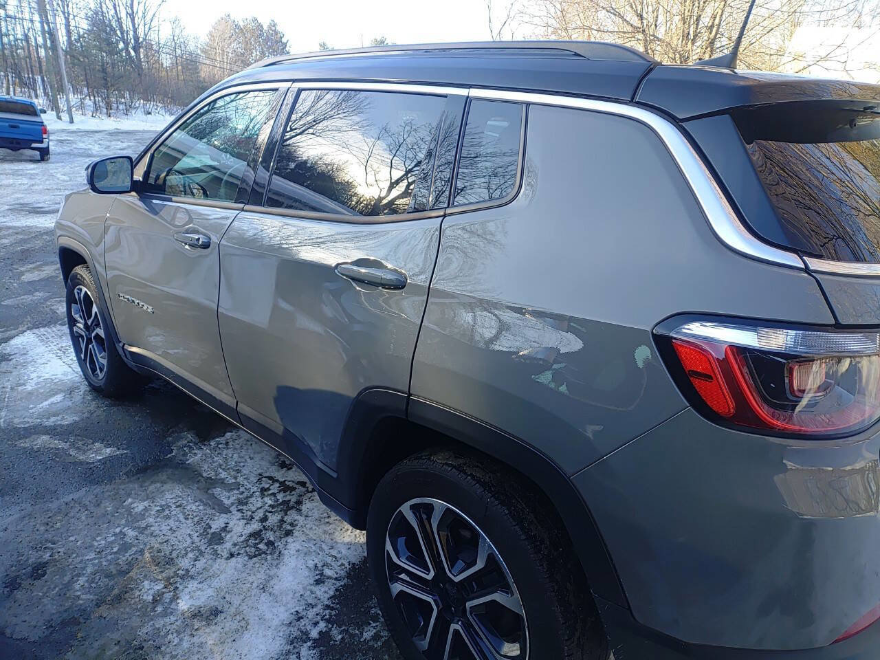 Used 2023 Jeep Compass Limited w/ Sun and Sound Group image 3