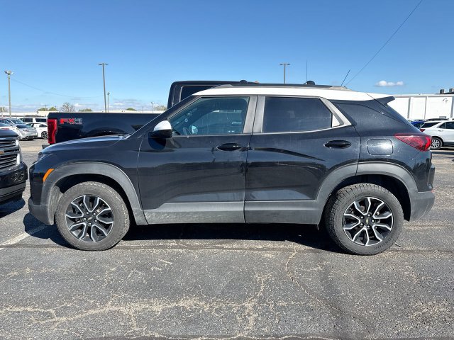 Used 2023 Chevrolet TrailBlazer ACTIV w/ Convenience Package AWD/4WD image 2