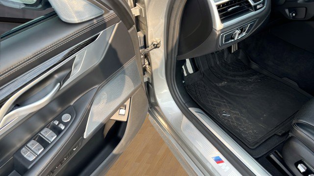 Used 2022 BMW 750i xDrive image 24