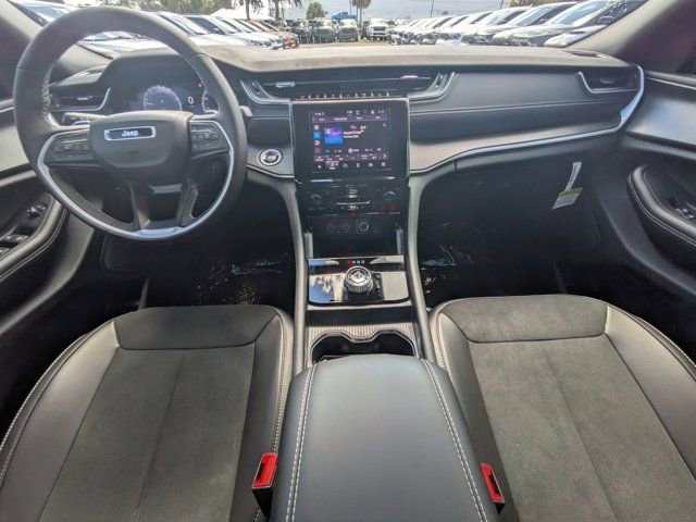 New 2025 Jeep Grand Cherokee Altitude image 13