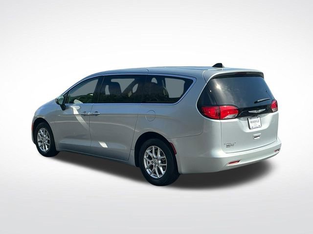 Used 2023 Chrysler Voyager LX FWD image 4