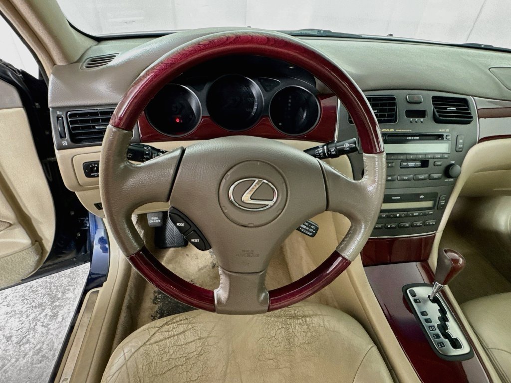 Used 2003 Lexus ES 330 w/ Premium Pkg FWD image 11