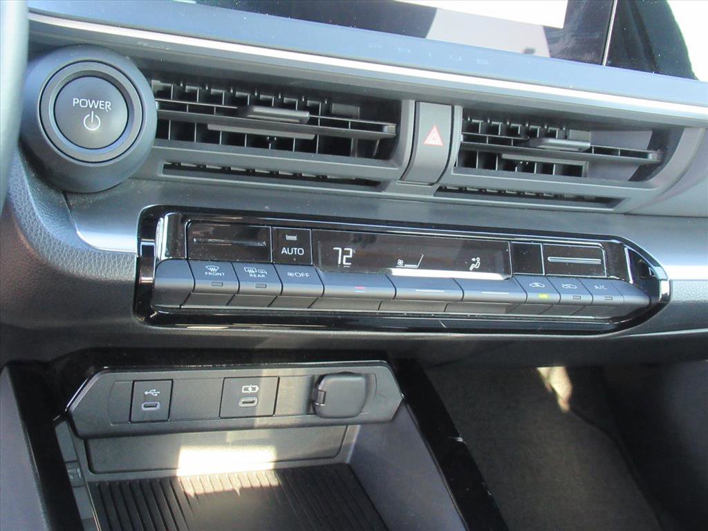 Used 2023 Toyota Prius LE image 22