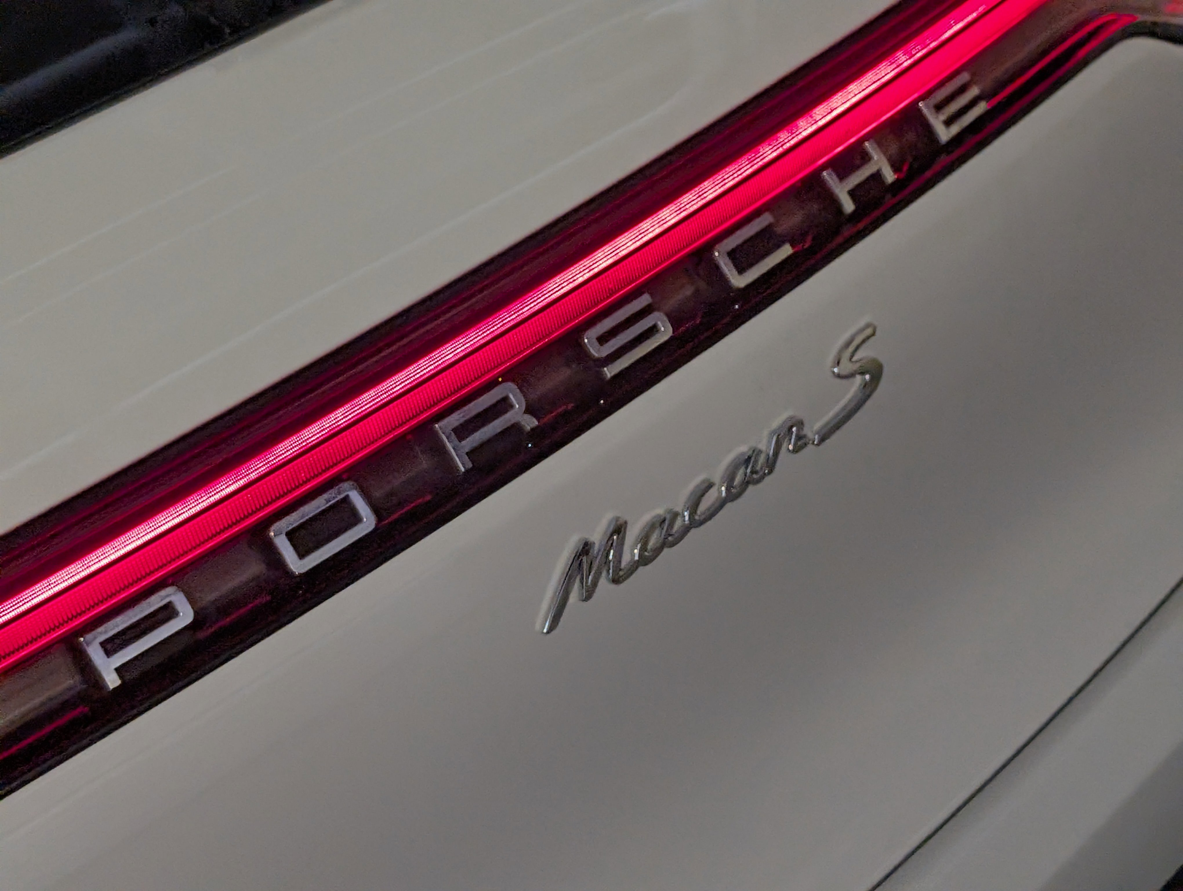 Certified 2024 Porsche Macan S image 17