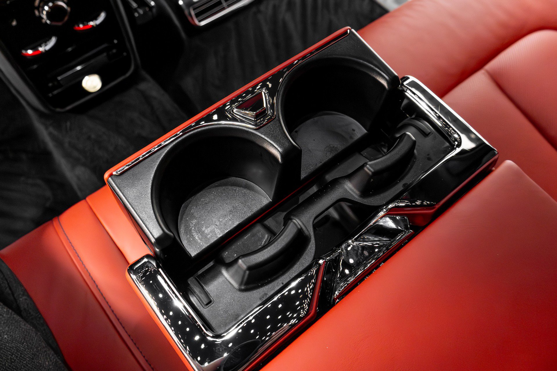 Used 2021 Rolls-Royce Cullinan Black Badge image 31