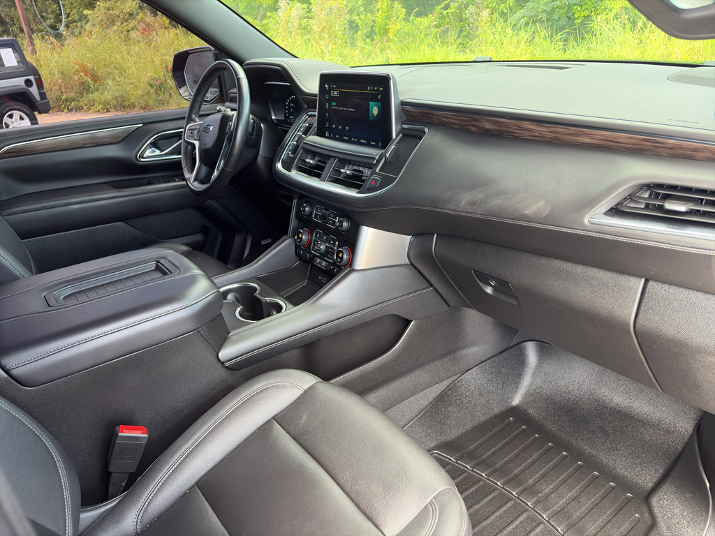 Used 2023 Chevrolet Tahoe Z71 w/ Luxury Package AWD/4WD image 4