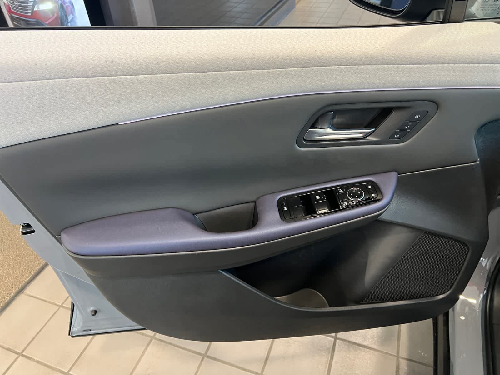 New 2026 Nissan Leaf Platinum+ w/ Cargo Package (Platinum+) FWD image 19
