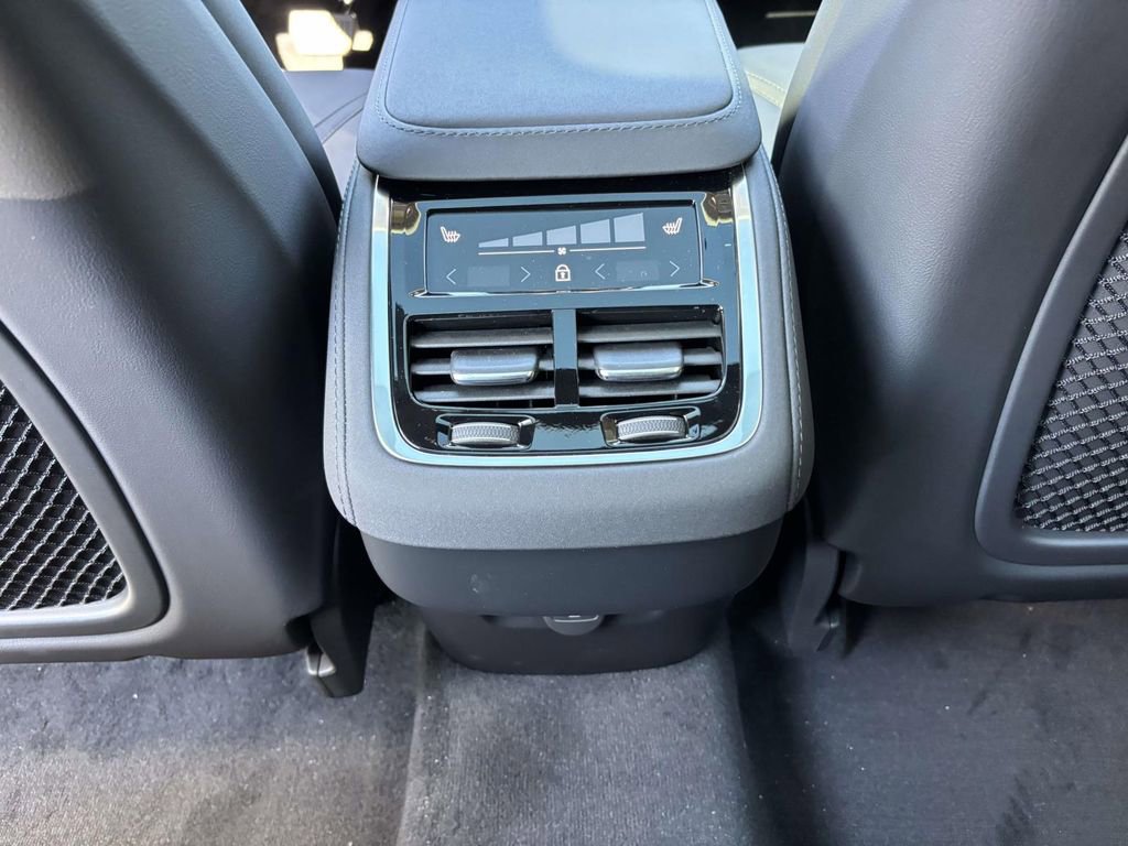 New 2026 Volvo XC90 B6 Plus w/ Protection Package Premier image 32