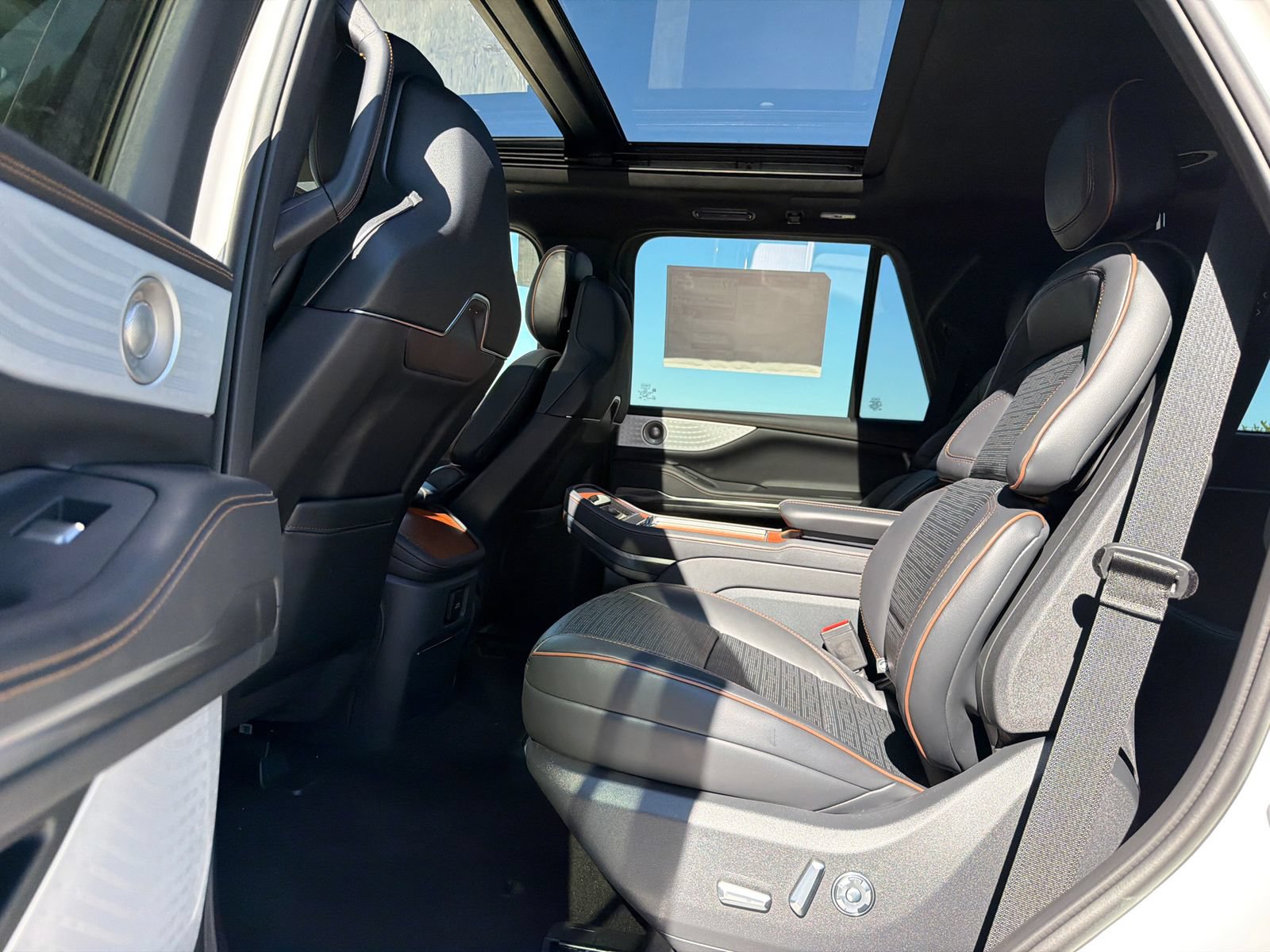 New 2026 Lincoln Navigator Black Label AWD/4WD image 19