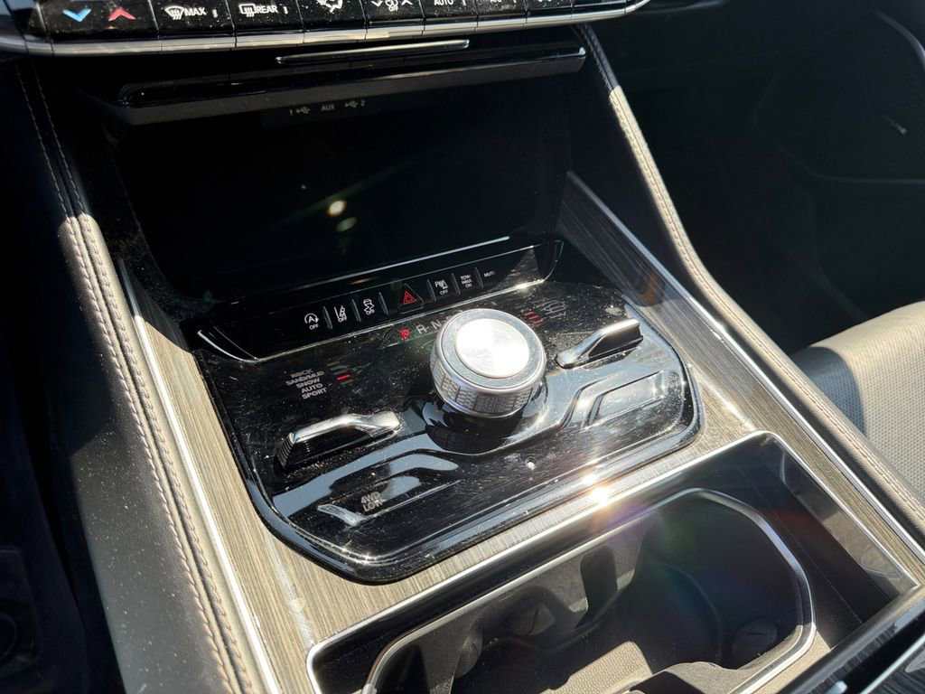 Used 2022 Jeep Wagoneer Series III w/ Flexible Seating Group image 23