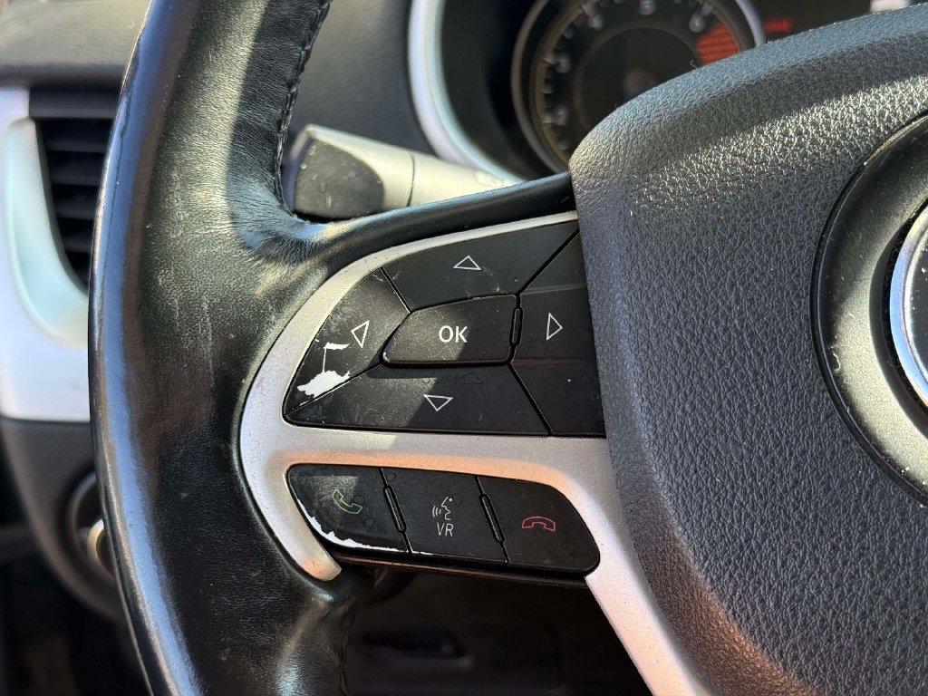 Used 2017 Jeep Cherokee Limited AWD/4WD image 29