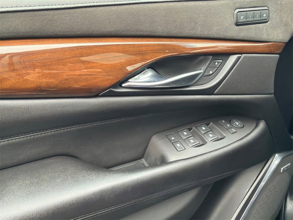 Used 2020 Cadillac Escalade ESV Luxury image 40