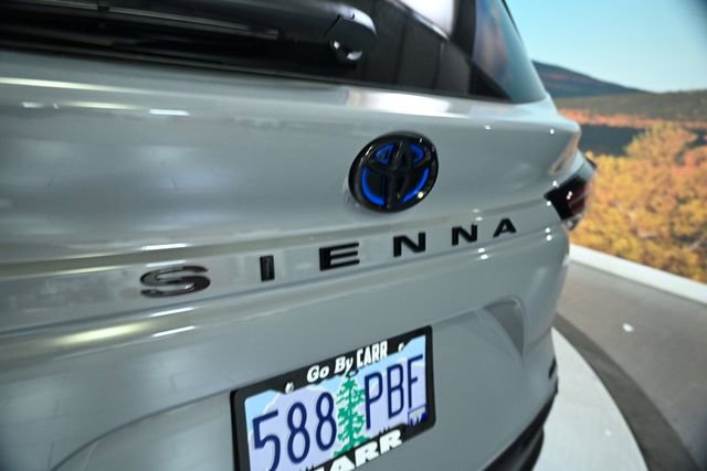 Used 2025 Toyota Sienna XLE Woodland Edition image 15