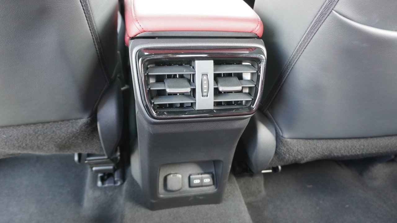 Used 2025 Lexus NX 250 FWD w/ Towing Package (2000 Lbs) image 32