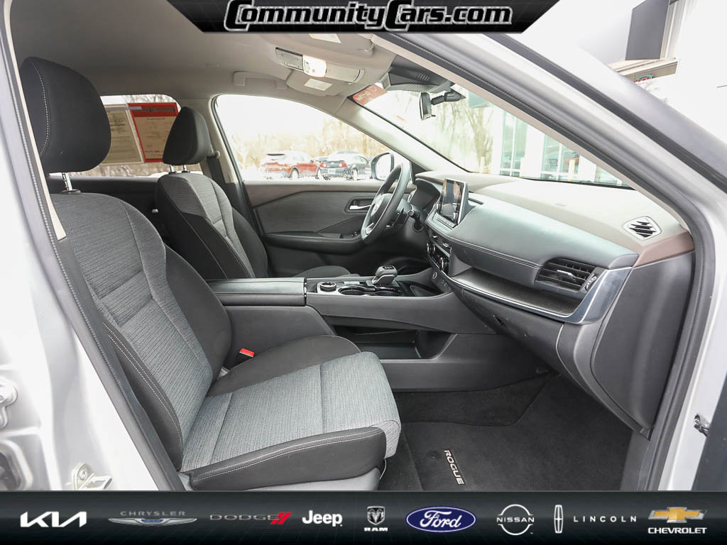 Used 2023 Nissan Rogue SV image 22