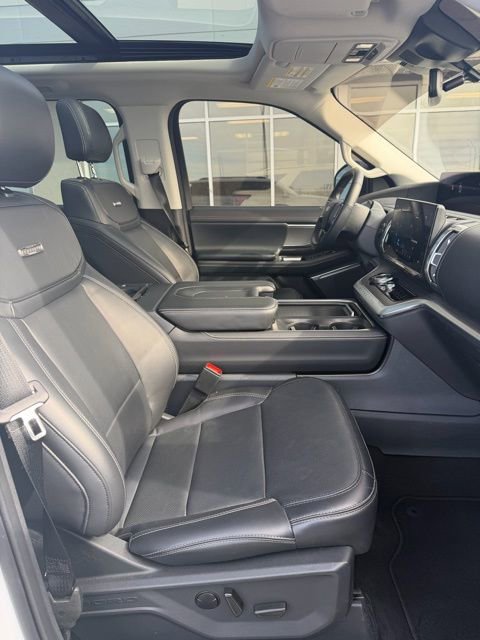 Used 2025 Ford Expedition Platinum image 23