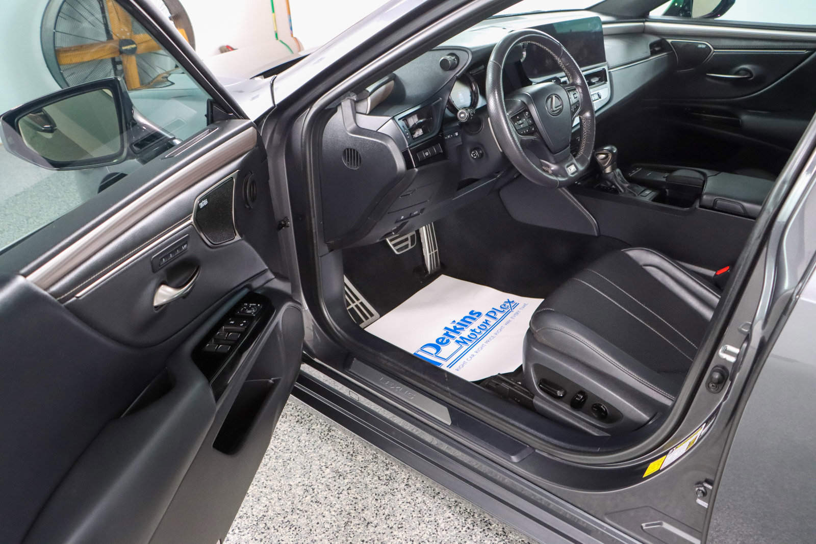 Used 2022 Lexus ES 350 F Sport FWD image 3